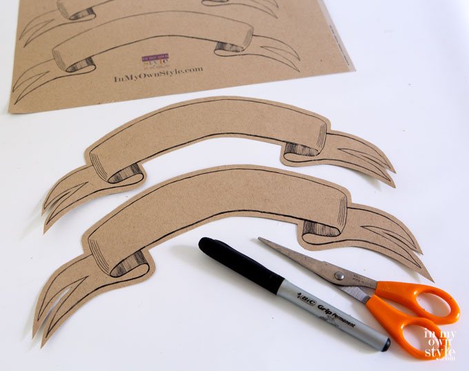 Wow! your guests at your next dinner party. Free printable to download and print. These dinner plate place cards can be made with any color paper. Use you computer to put names on each or write them on with a marker