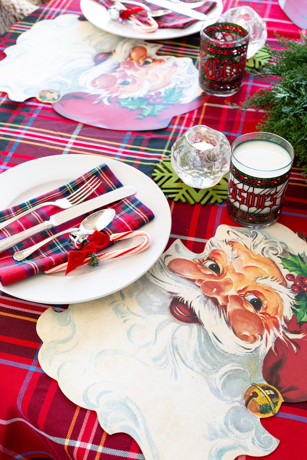 Christmas Santa Dining Table Setting using Santa Claus face paper placemats by Hester & Cook