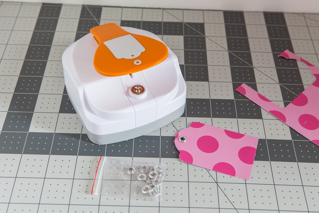 Fiskars gift tag making tutorial