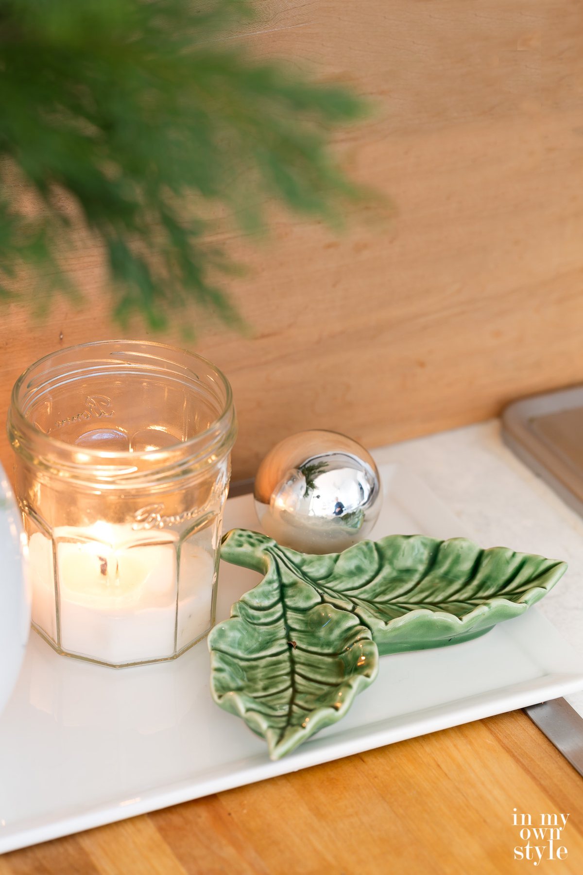 Christmas-Greenery-in-the-Kitchen-Decorating-Ideas
