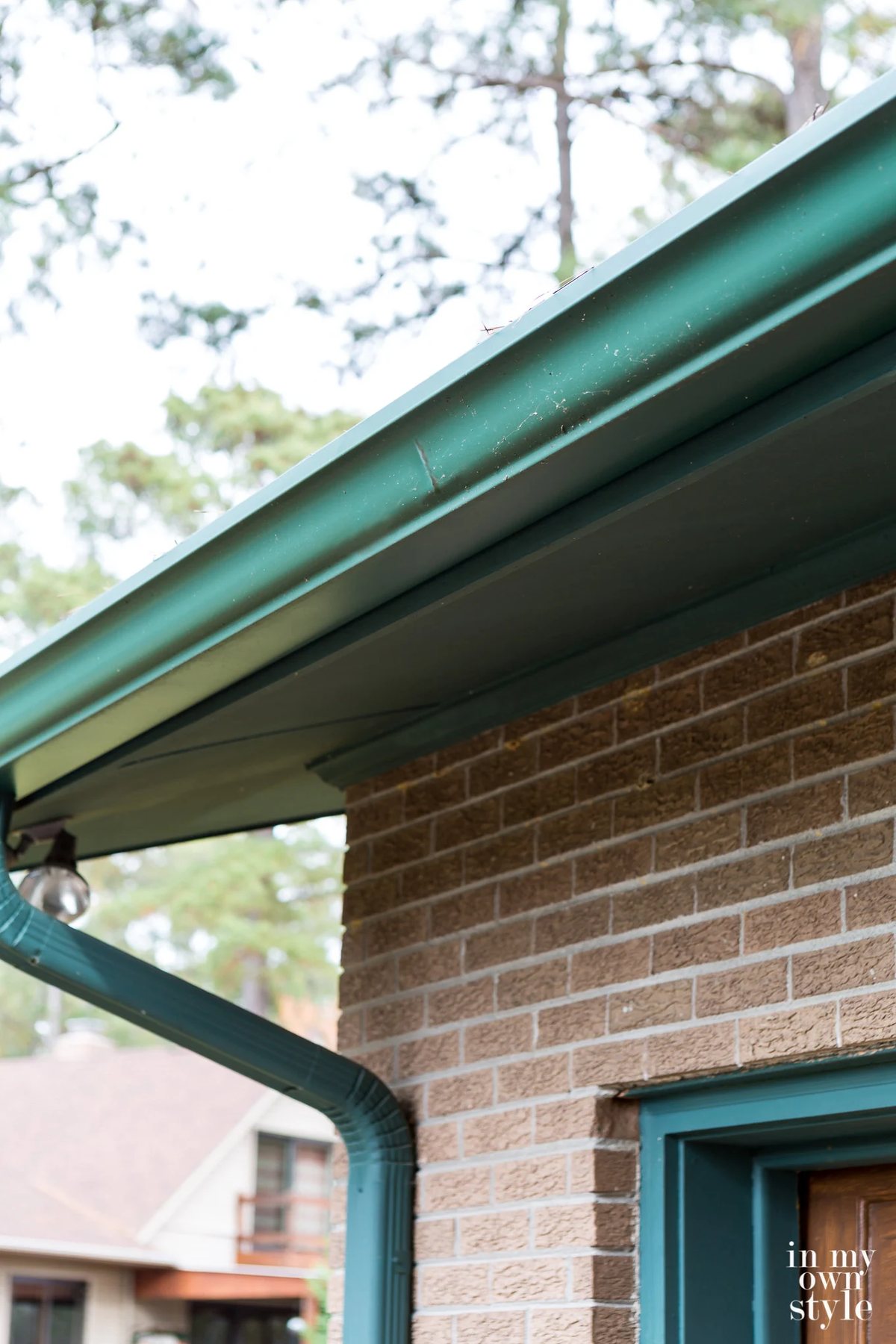 How to Seal Leaky Gutter Seams