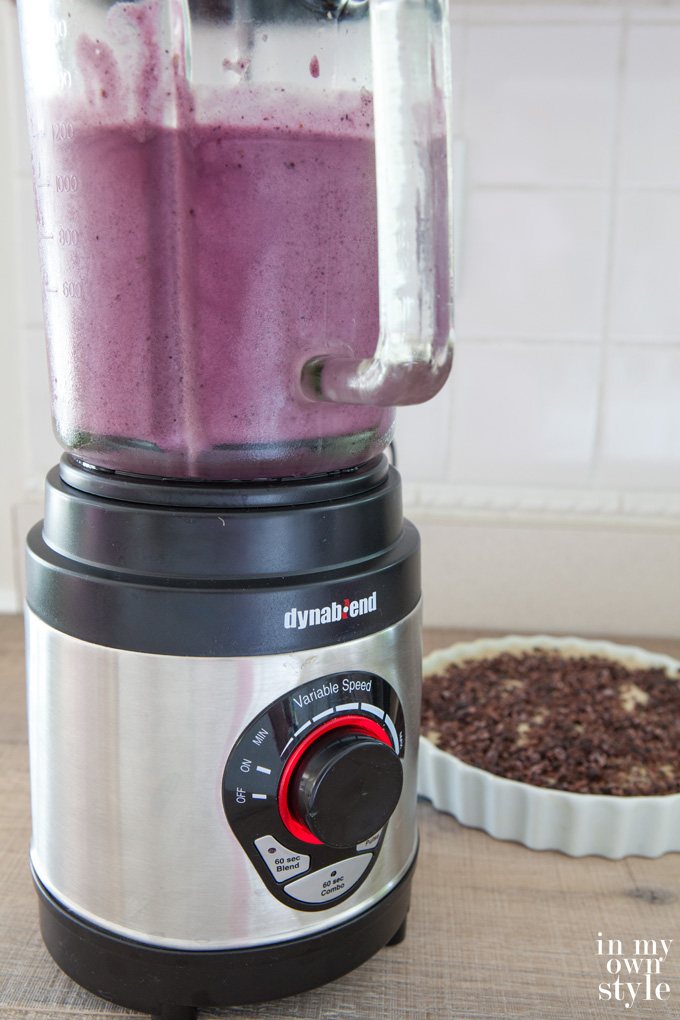 DynaBlend blender whips up bananas to make a banana whip cake