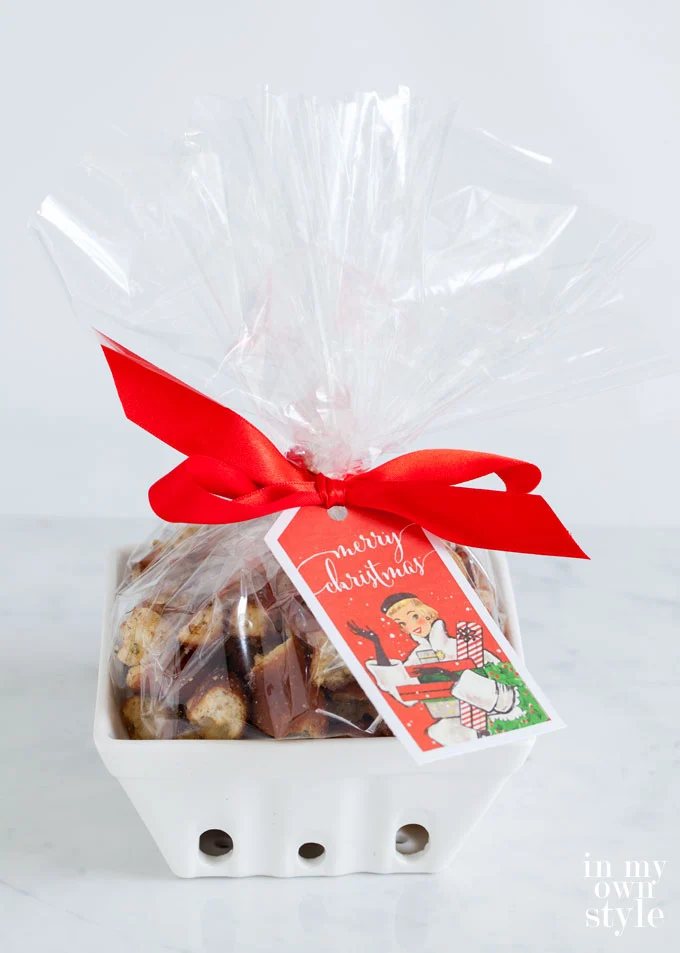 Hostess gift idea. Garlic-Pretzel-recipe-that-makes-a-perfect-hostess-gift