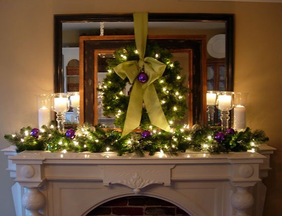 Festive Christmas Mantel Decorating Idea