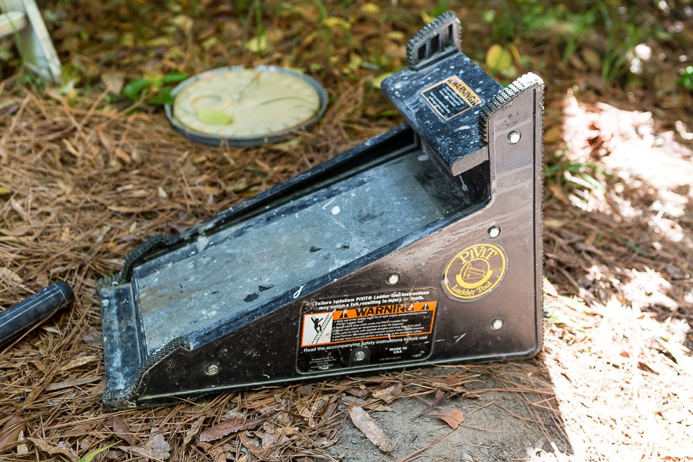 Painting tool to keep ladders steady