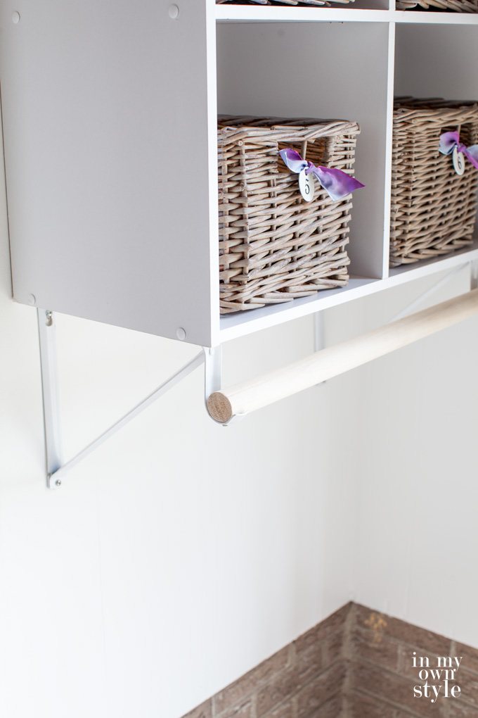 mini-mudroom-using-a-Closetmaid-Cubeicals