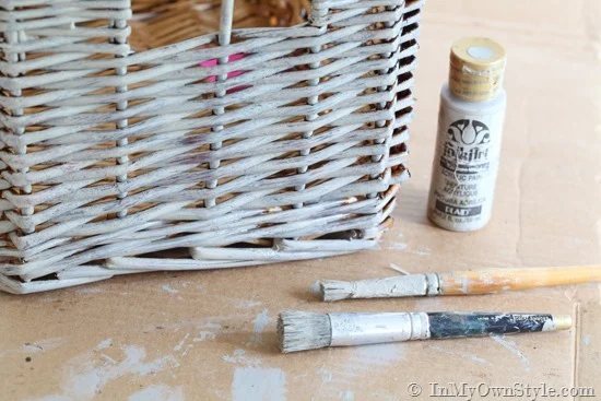 Tutorial-on-how-to-paint-and-stain-baskets-to-update-the-color