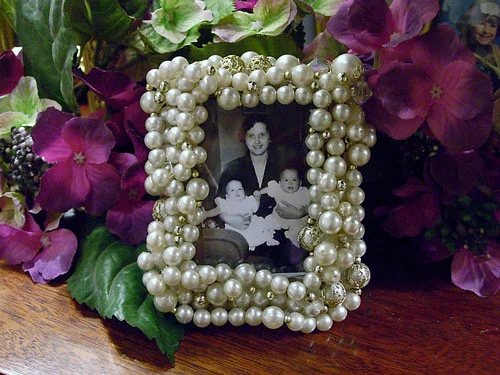 Handmade Gift Ideas: Vintage Necklace Frame