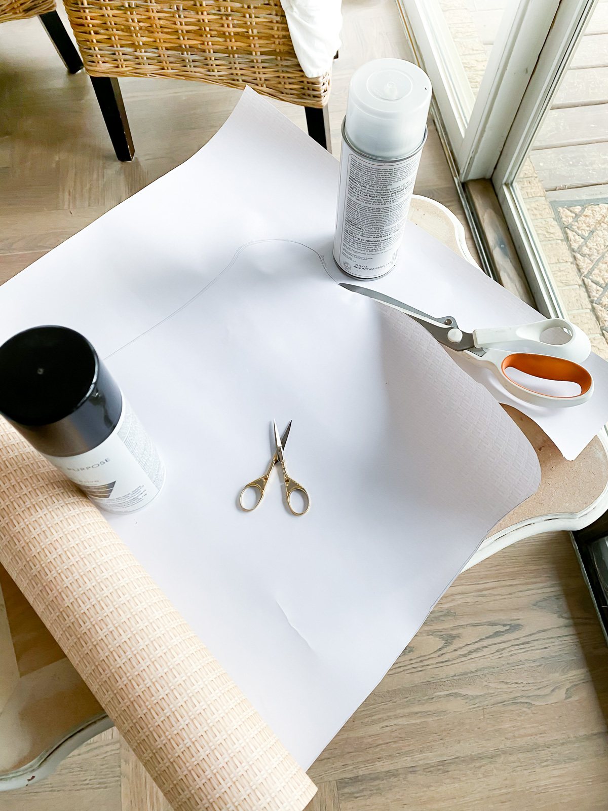 How to cut paper to the shape of the tray table top.