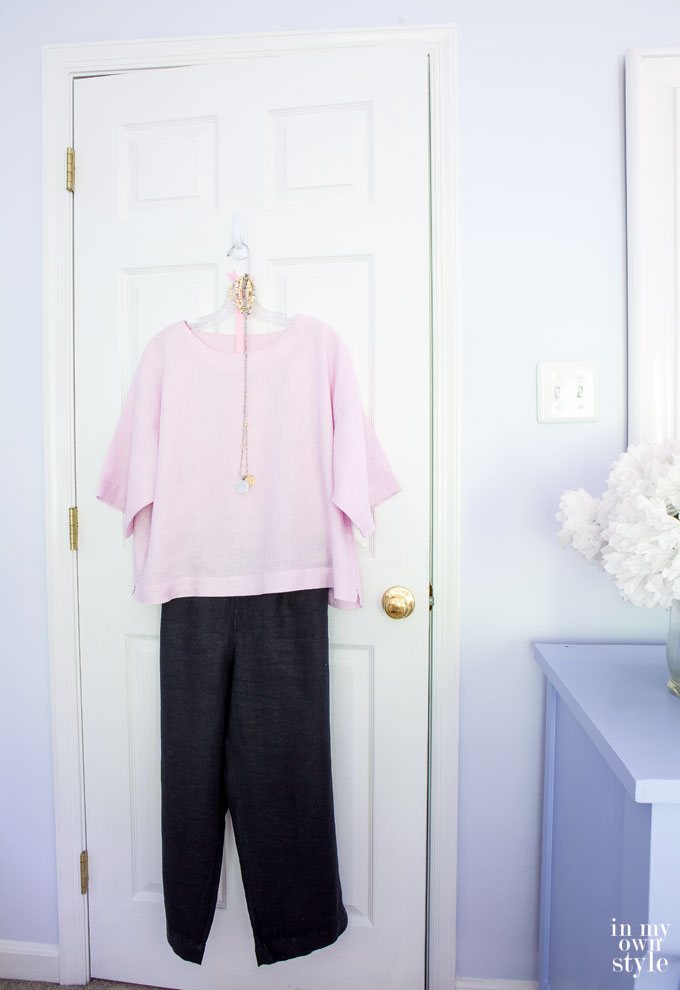 Clothes closet organizing ideas using hangers
