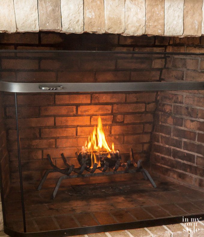 What does a Pine Mountain firelog look like when burning?