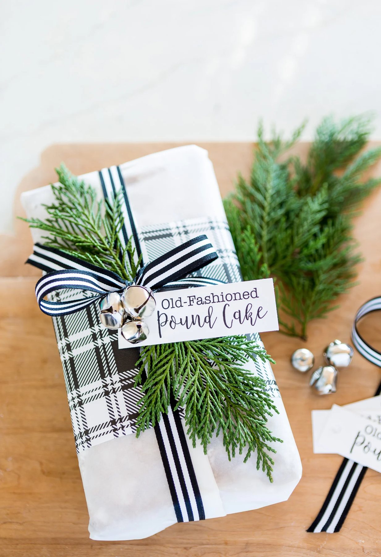 How to Festively Wrap a Loaf Cake to Give as a Gift