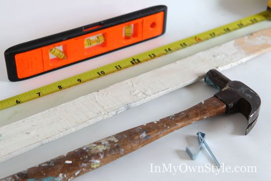 How-to-hang-art-level-on-the-wall-easily