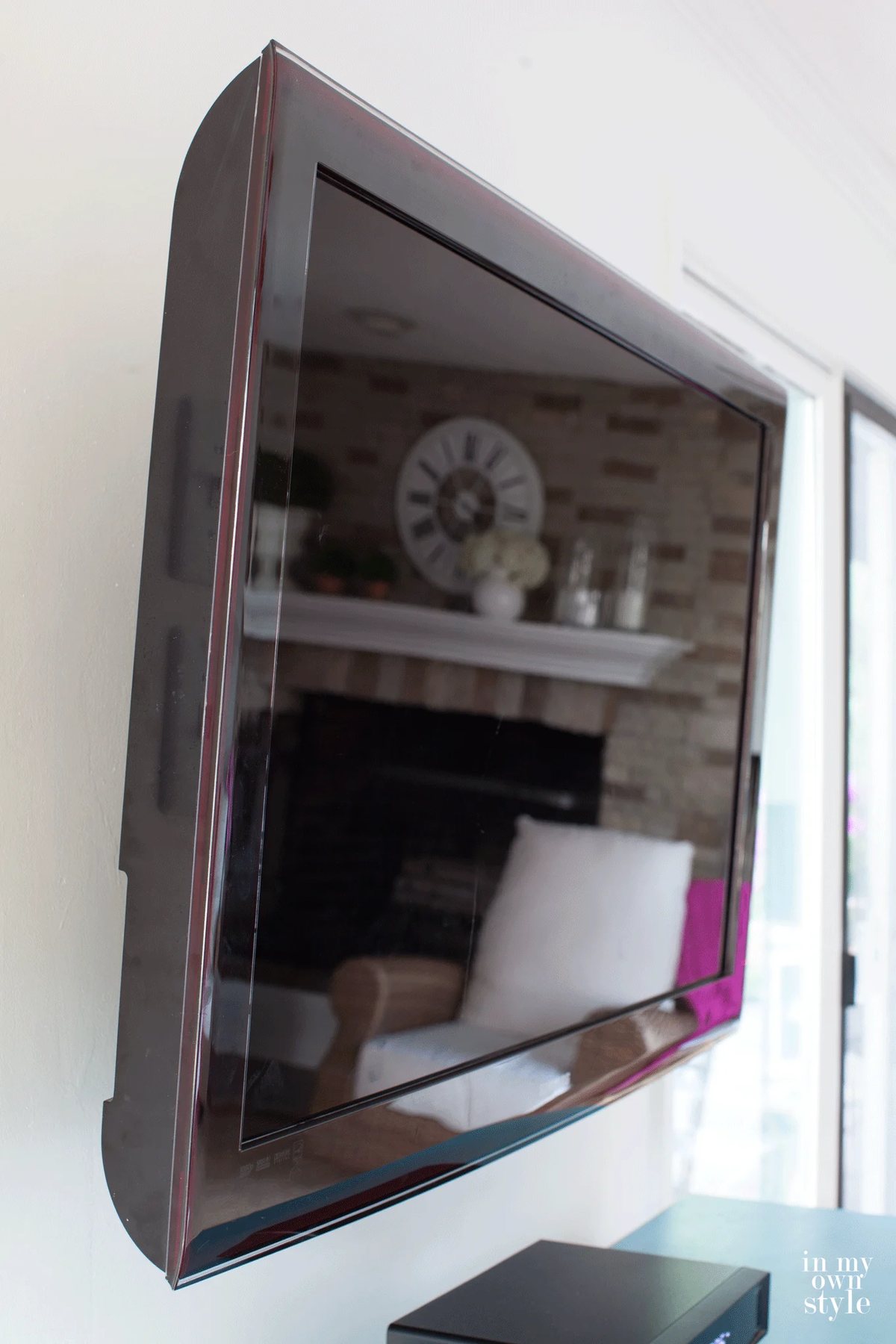 How to install a swivel TV mount easily