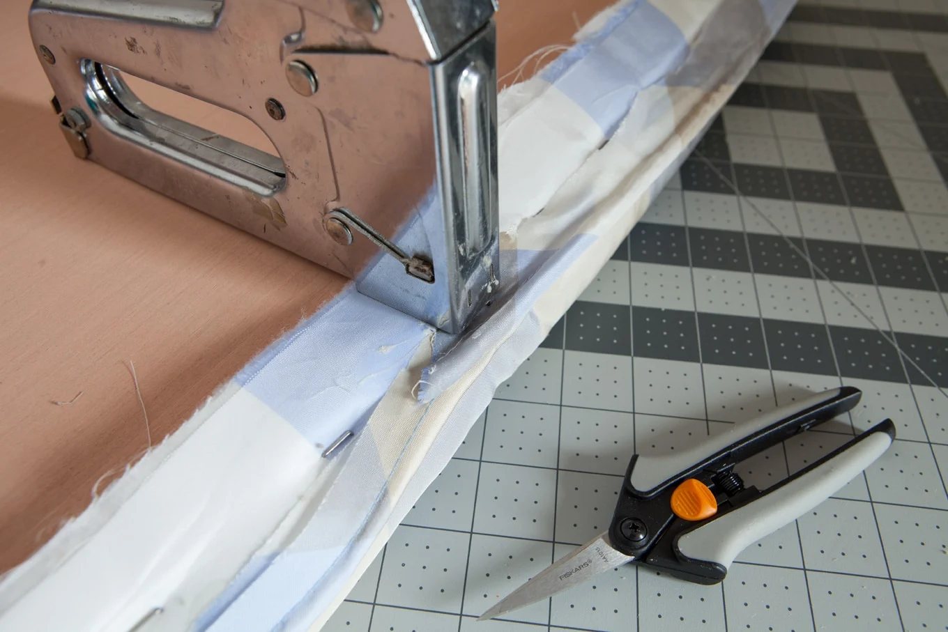 How-to-make-a-fabric-headboard