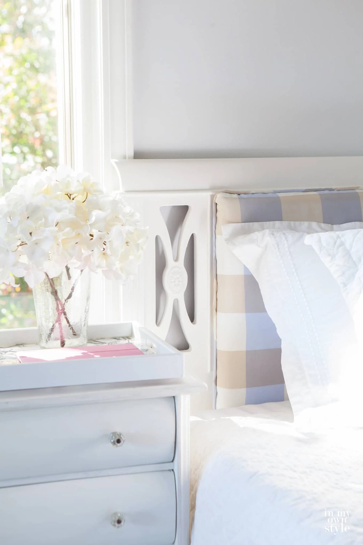How to make a king size cushioned headboard using 2 twin size headboards. Plus make a cushion back for the headboard. | Oducu