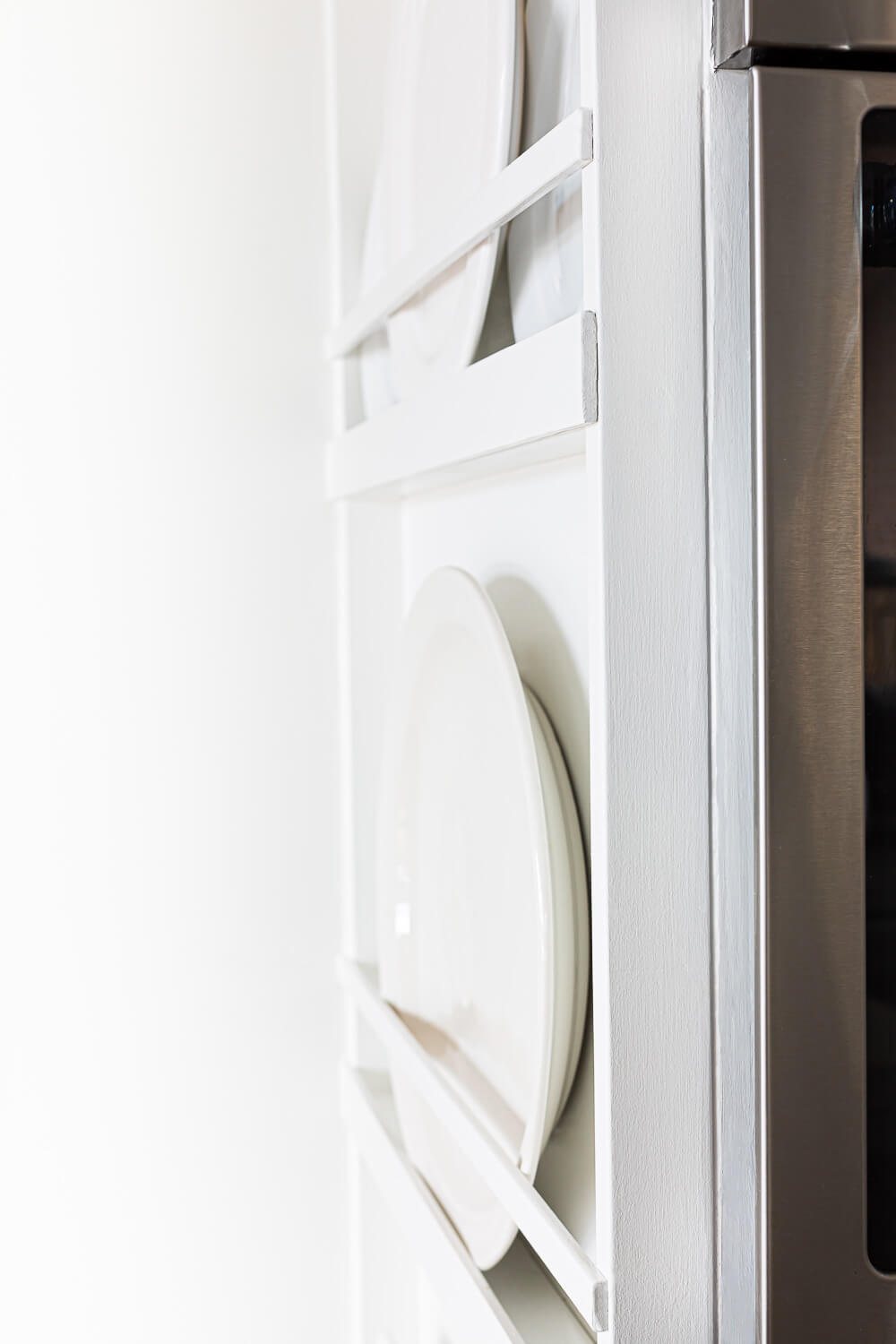 How deep should a plate rack be?