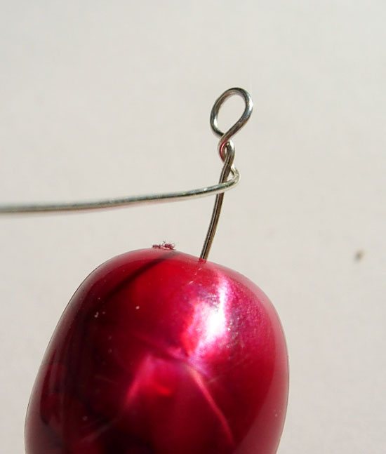Make a wire loop for a bead to dangle
