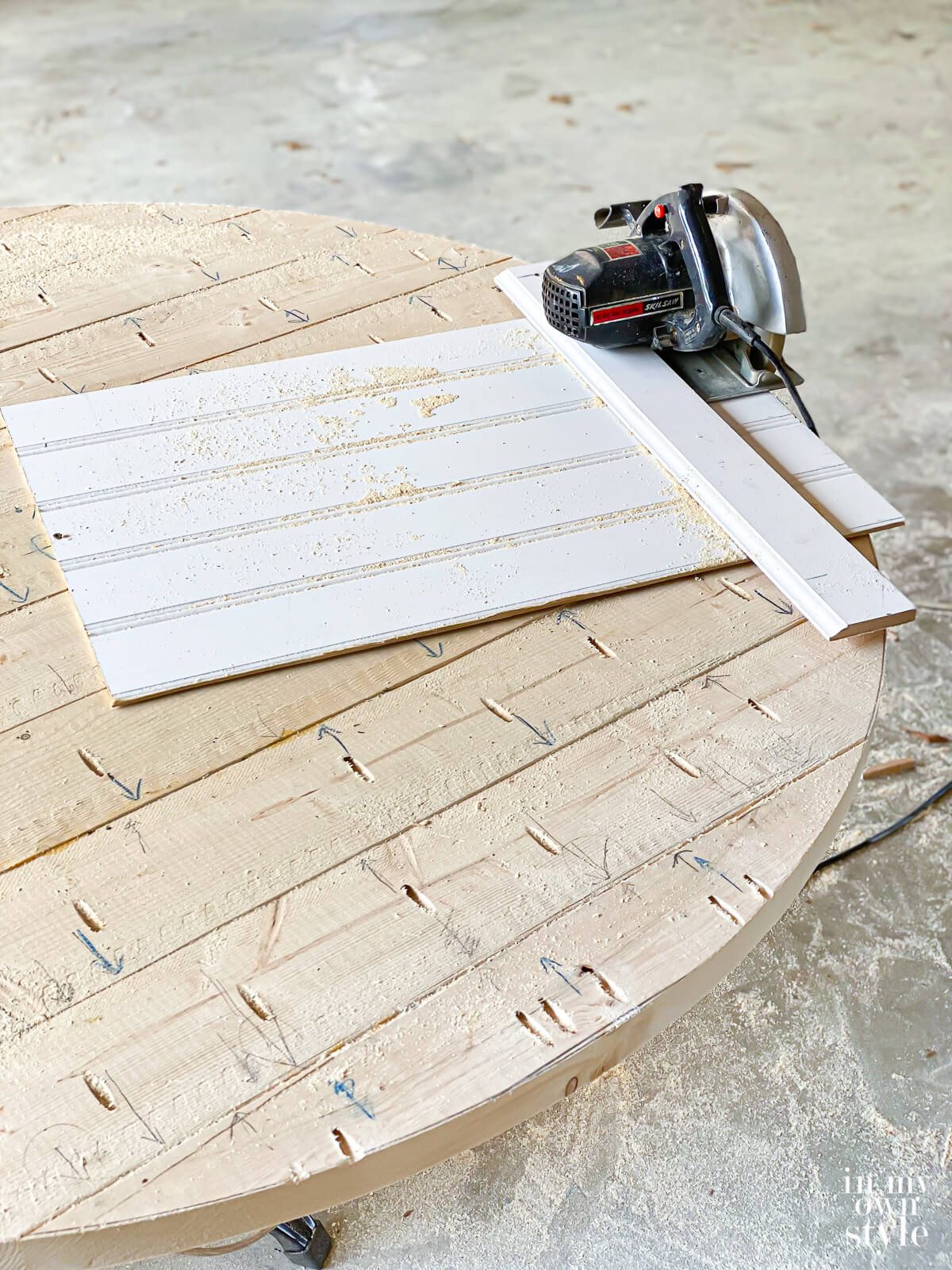 How to make a wood cutting jig to make a round table using a circular saw.