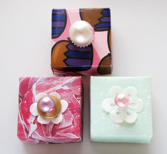 How to embellish and make a gift box