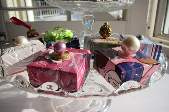 How to embellish and make a gift box