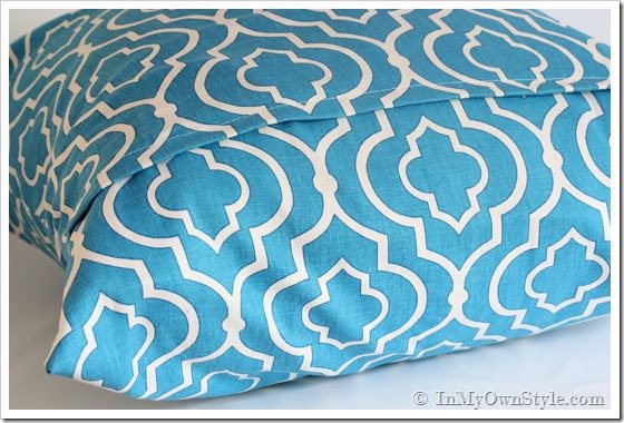 Easiest-Pillow-Cover-to-sew tutorial
