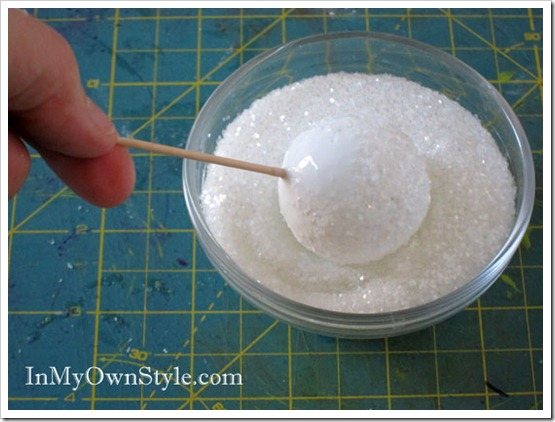 Roll-ball-in-glitter
