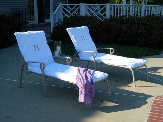 How to make an outdoor chair cover with a towel