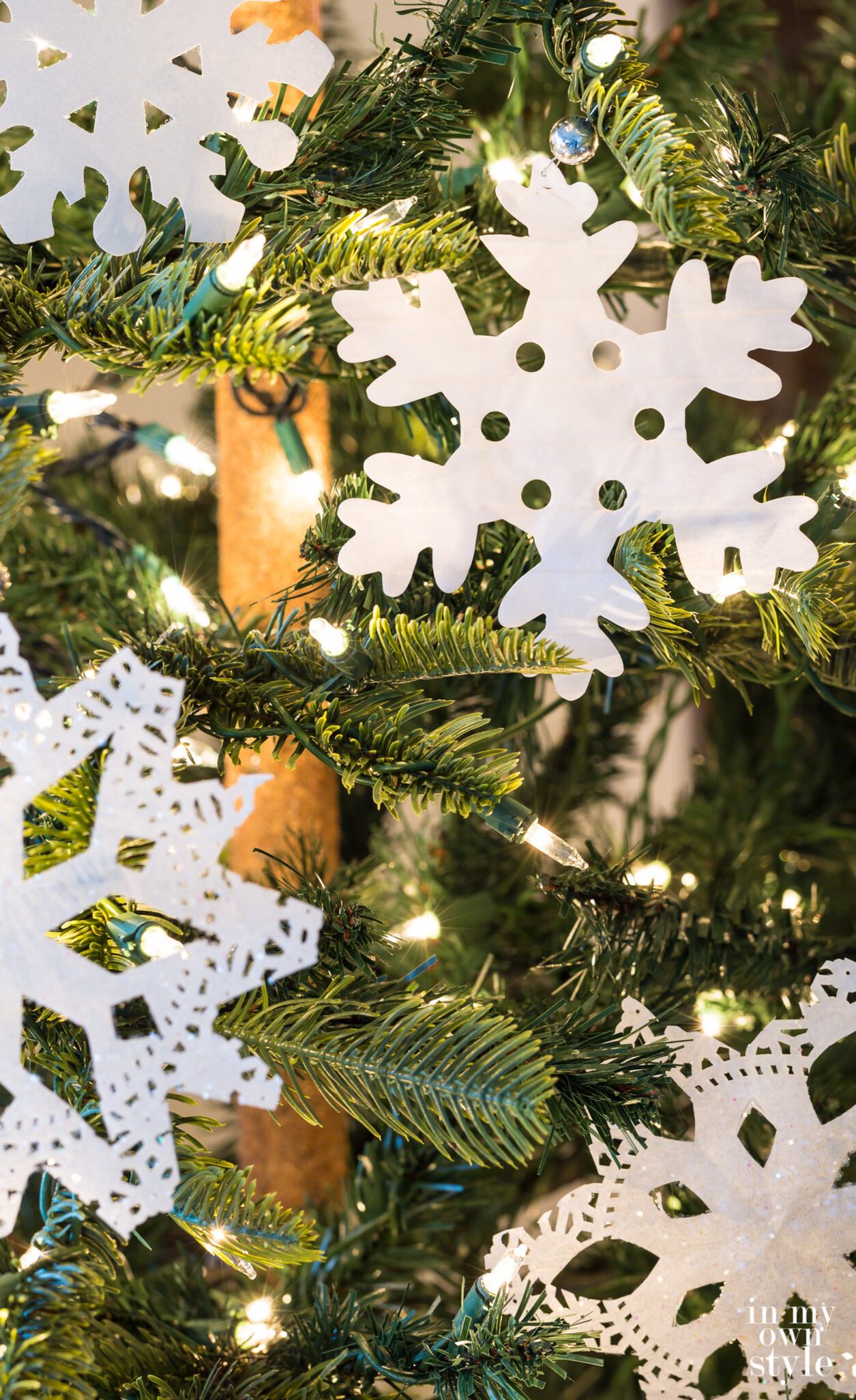 The best way to make pretty paper snowflakes
