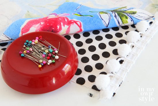 How-to-make-a-big-decorative-pillow-with-trim