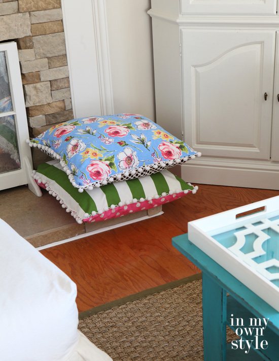 Decorating-with-floor-pillows