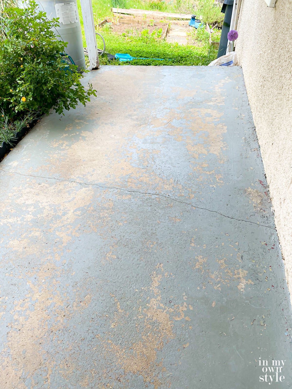 Worn and ugly concrete porch before getting a makeover