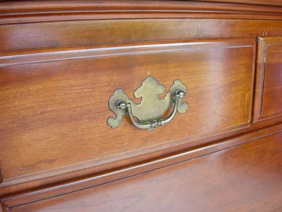 How To Paint Drawer Pulls and a Dresser