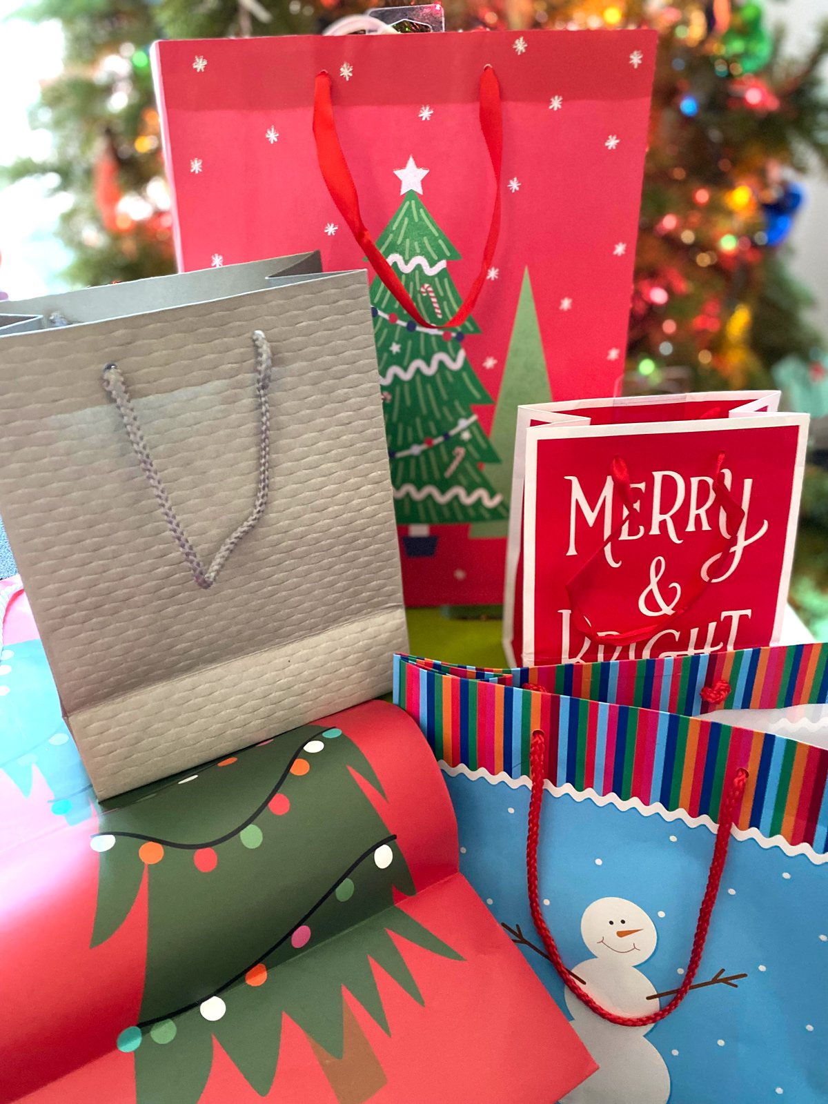 How to Stylishly Reuse a Gift Bag to Give a Gift in Again