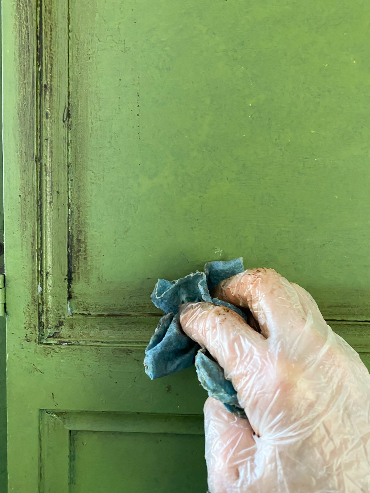 How to antique furniture with paint and glaze the easy way.