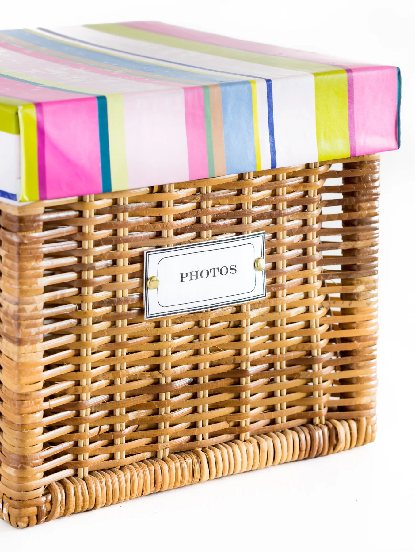 close up photo of a finished lid on a storage basket.