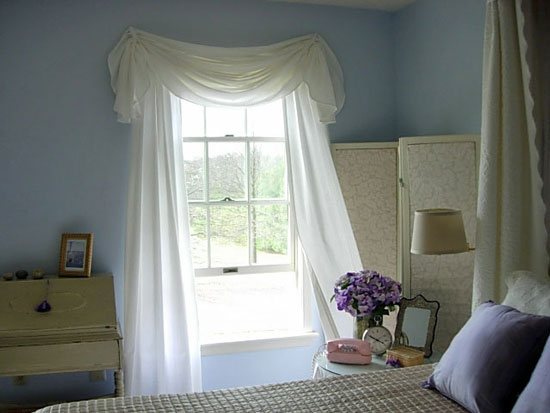 DIY: Tablecloth Window Treatment