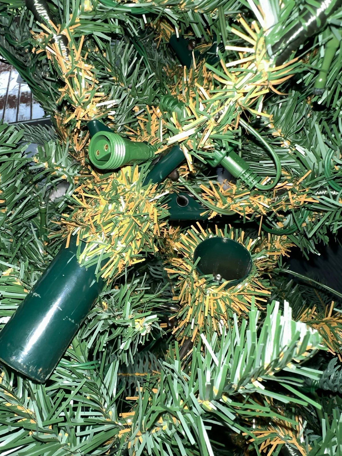 King of Christmas tree automatic light section connector.