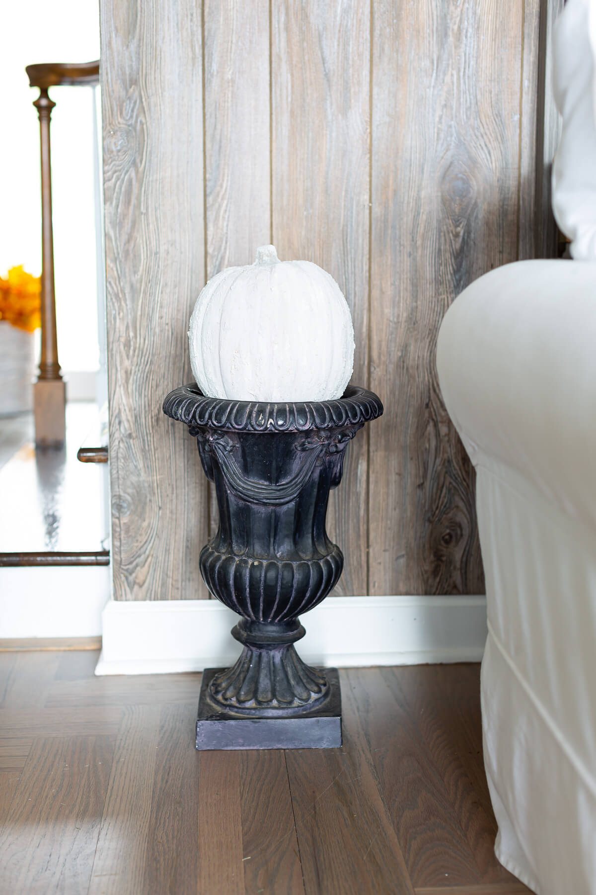 Cozy living room colors for fall decor