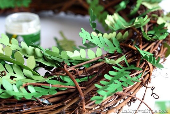 How-to-make-a-paper-boxwood-wreath
