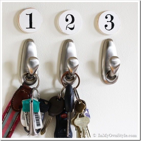How to organize keys in a mudroom