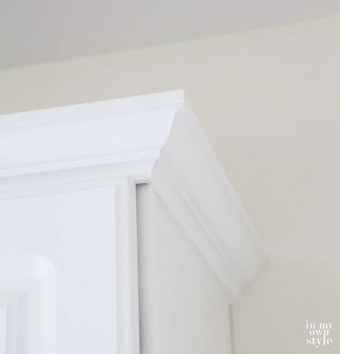 How to attach crown molding