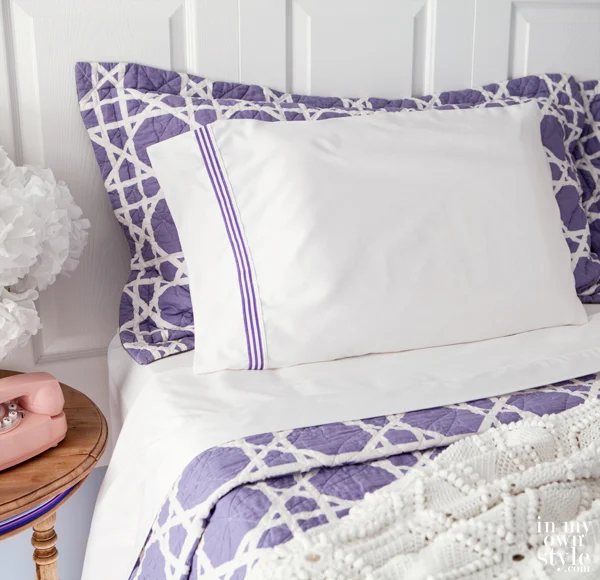 Bedroom-Decorating-details-pillow-case-trim