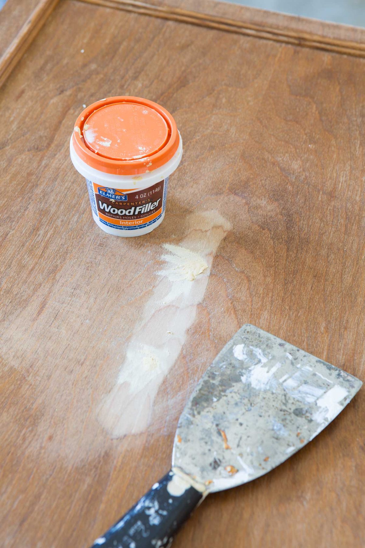 How-to-fill-holes-on-kitchen-cabients