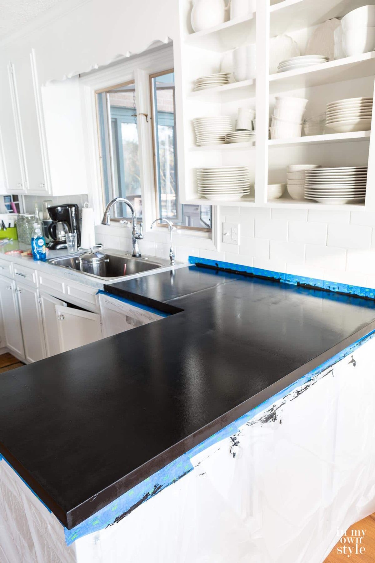 Base layer of primer paint needed to paint faux marble on kitchen counters
