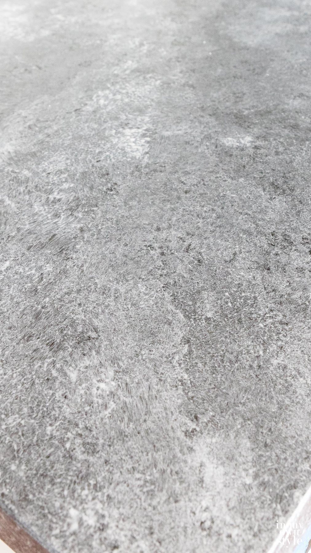 How to apply Giani Countertop paint on a laminate counter to look like marble not granite