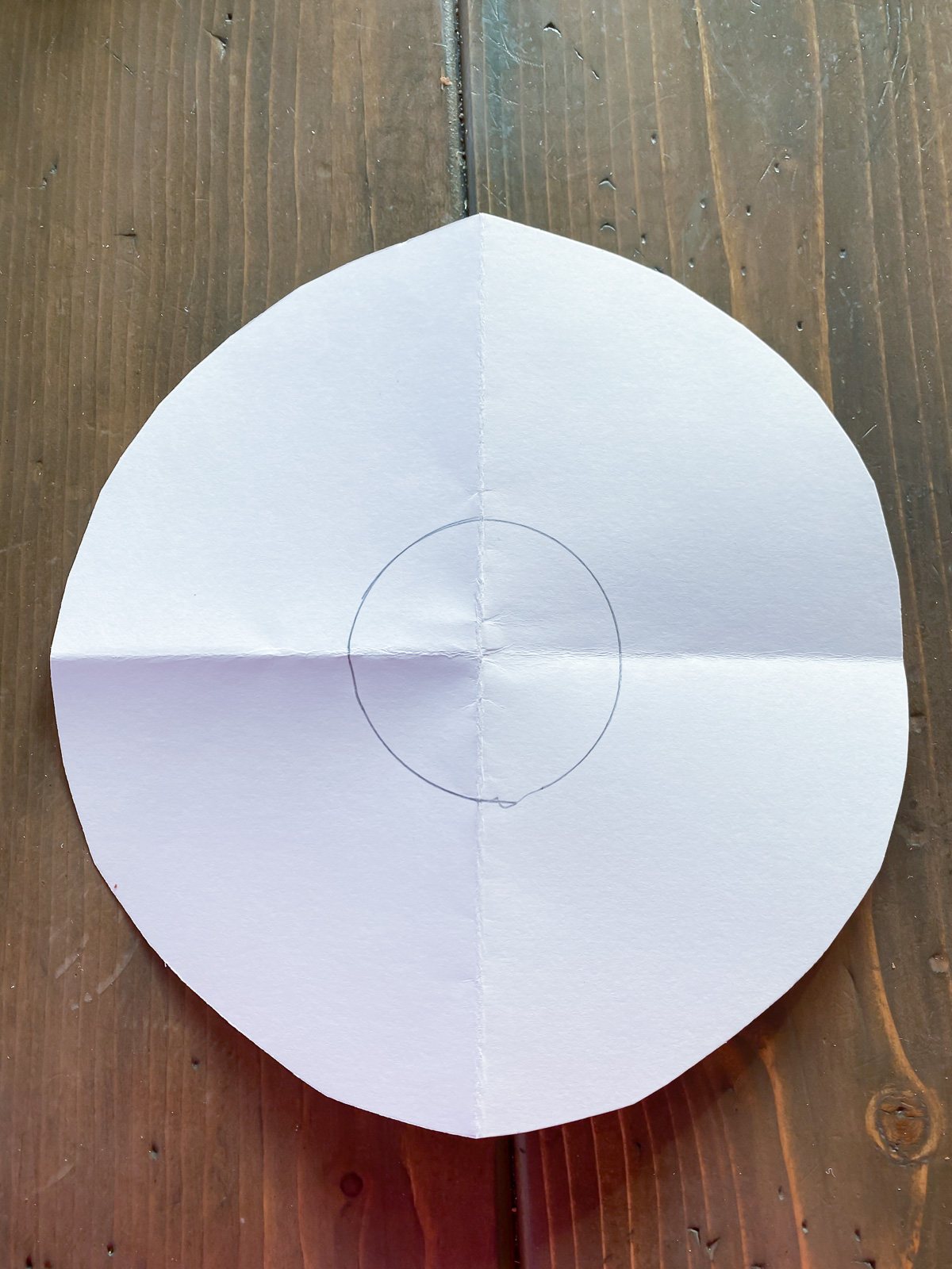 Round paper disc used to make doily placemat.