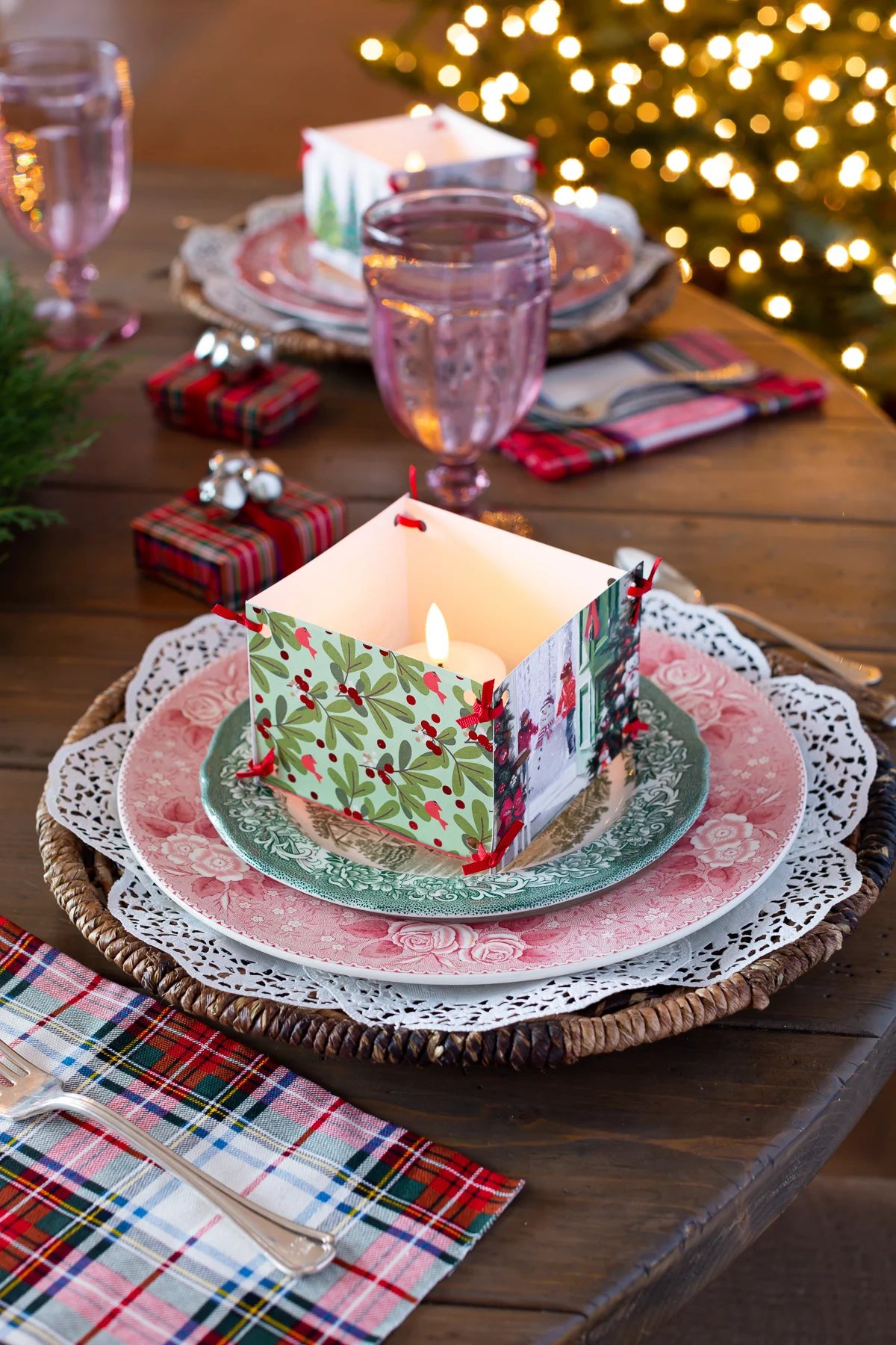 How to Make Pretty Table Placemats or Plate Chargers Using Paper Doilies