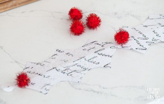 Pom-pom-crafts-for-the-holidays