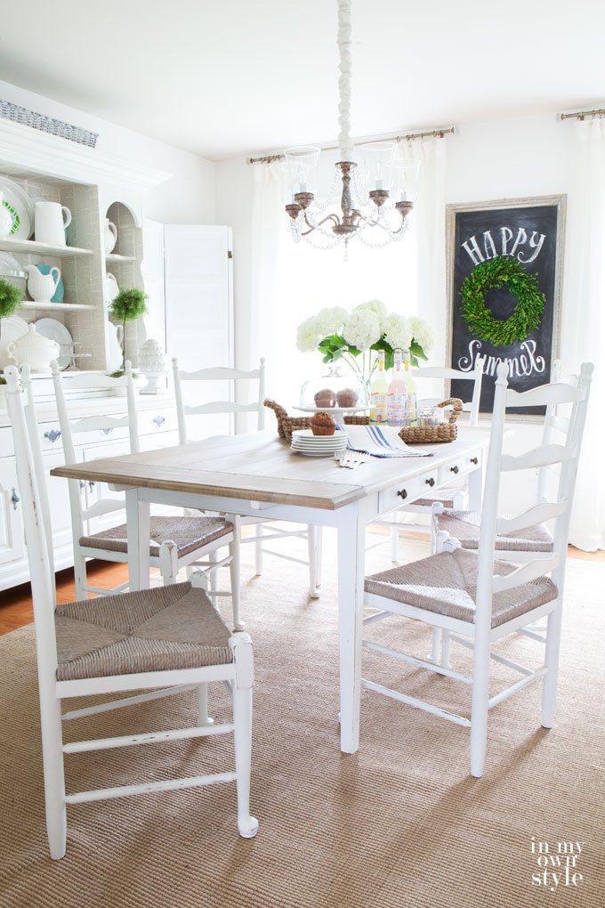 Decorating-with-white-in-a-dining-room